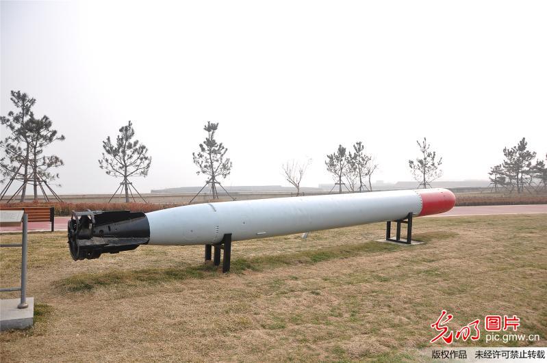 国内首个海军公园在青岛建成 退役飞机导弹进驻