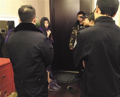 女粉丝私闯明星家中 脱衣裸身躺浴缸泡澡(图)