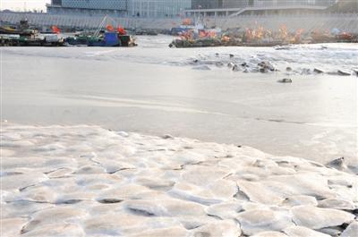 最强寒潮致多地开启速冻模式 长江以南大雪纷飞