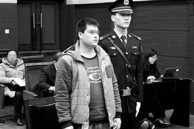 男子经营打气球游戏 因仿真枪被鉴定为枪支获刑