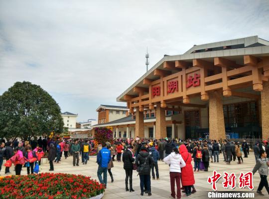 贵广线&ldquo;最美高铁站&rdquo;启用阳朔旅游驶入高铁时代