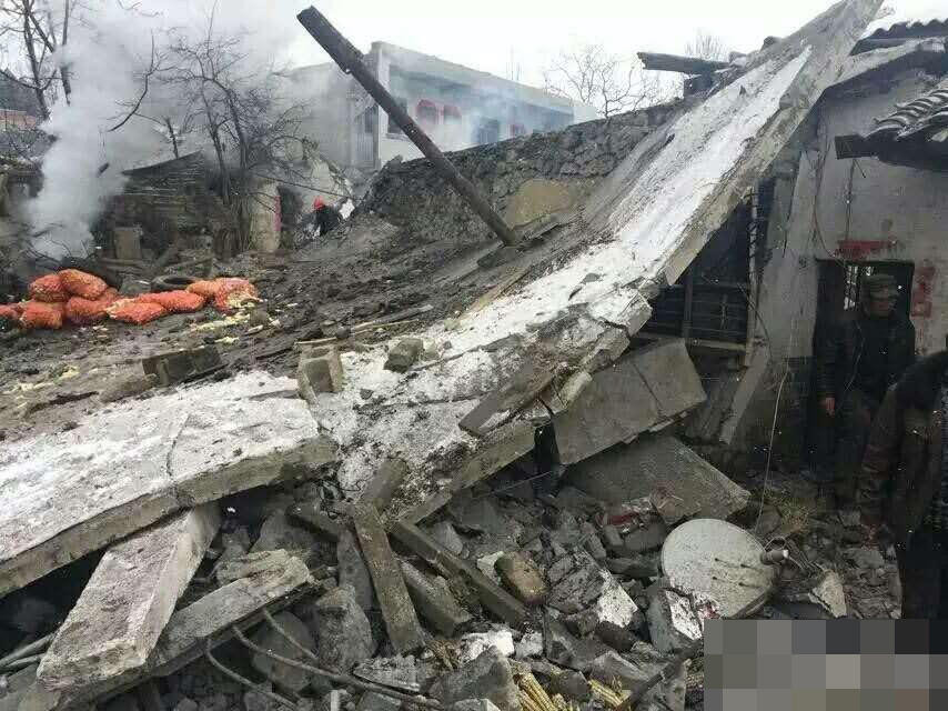 贵州农户自制烟花爆竹爆炸 致6死10伤(组图)