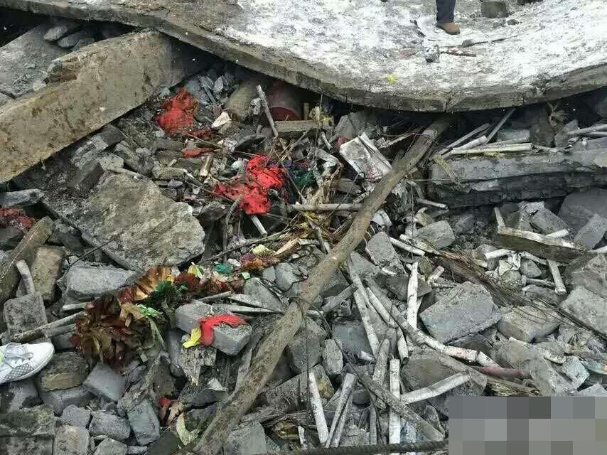 贵州农户自制烟花爆竹爆炸 致6死10伤(组图)