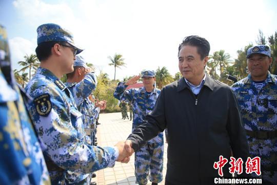 罗保铭赴永兴岛慰问时表示:三沙要争创“四个典范”