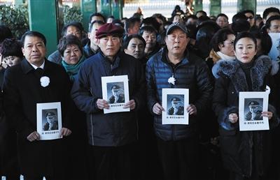 阎肃追悼会在八宝山举行 数千人前往送别