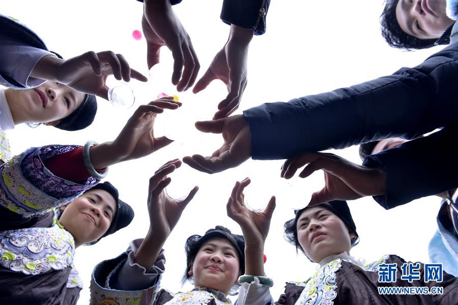 #（社会）（8）贵州侗寨：吃相思 秀盛装