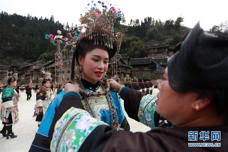 #（社会）（4）贵州侗寨：吃相思 秀盛装