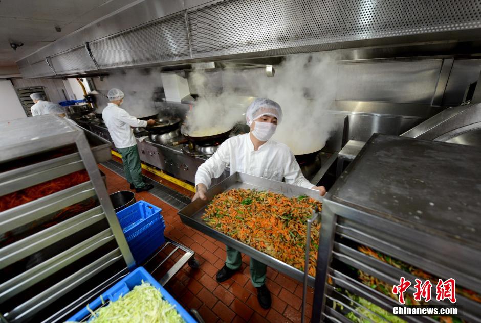 揭秘飞机餐制作全过程