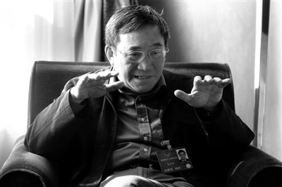 3月2日，葛剑雄在驻地接受北京青年报记者采访