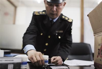 黑心企业用废钢做假牙：和碎钢共熔后浇筑支架