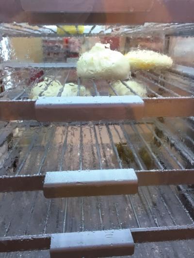 北京一便利店废弃包子照样卖 厨房水池洗拖布