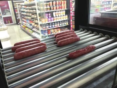 北京一便利店废弃包子照样卖 厨房水池洗拖布