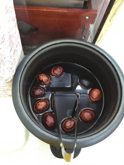 北京一便利店废弃包子照样卖 厨房水池洗拖布