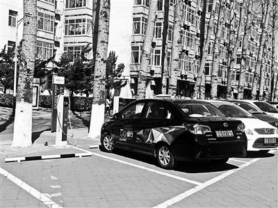 新能源车进高校一天租金159元 学生租车兜风