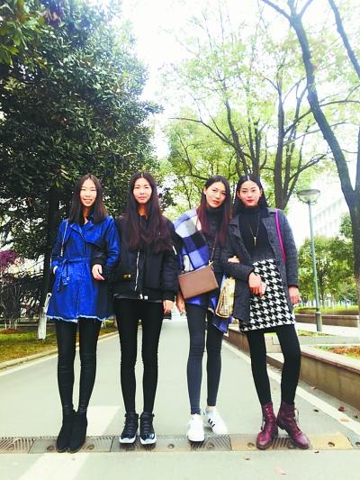本报讯（记者李芳 通讯员郎丽 胡煜升）记者昨从武汉纺织大学获悉，该校服装设计与表演专业毕业班同一班级的4个&ldquo;高颜值的大长腿&rdquo;同时考上该校服装艺术设计专业研究生。