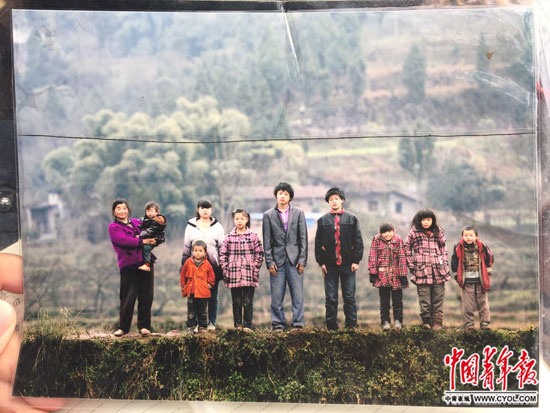 四川夫妻生11个孩子家境贫困丈夫：存钱不如存人