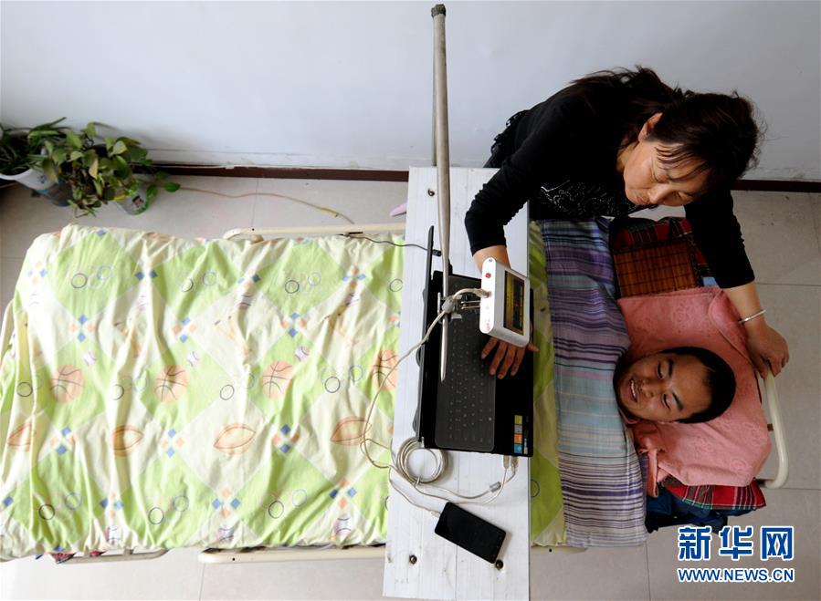 （图片故事）（3）河北高位截瘫青年用&ldquo;头&rdquo;撑起创业路