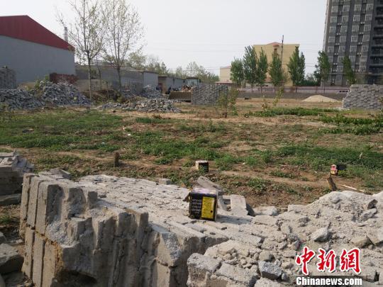 河北一高校与村民土地纠纷引学生围观校方称自愿行为