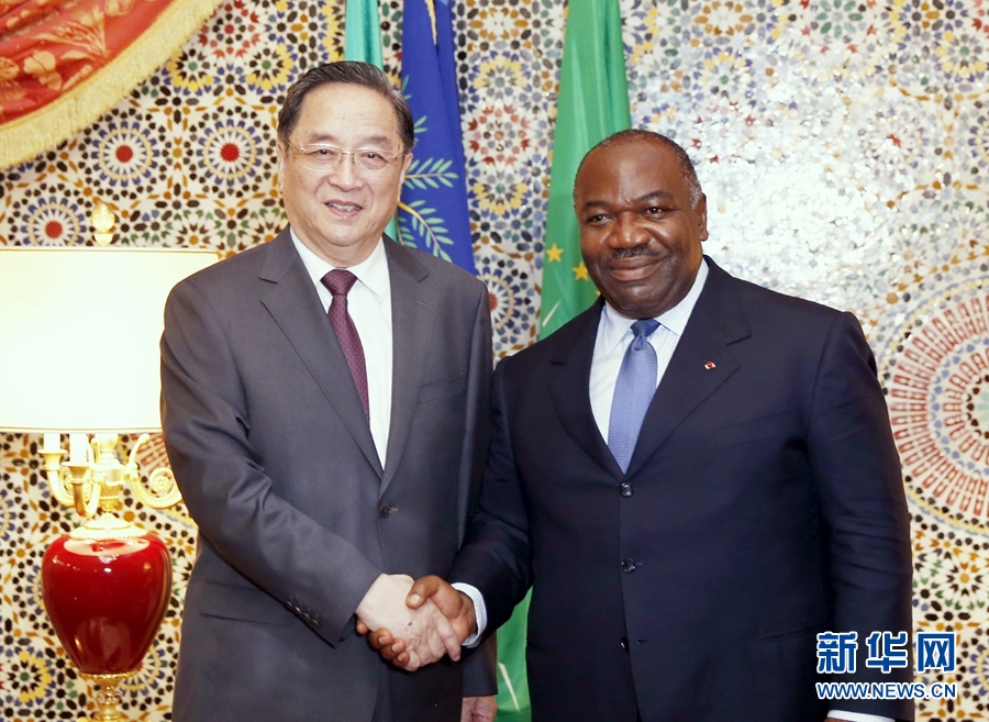 应加蓬参议院议长米勒布邀请,4月11日至13日,全国政协主席俞正声对加蓬进行正式友好访问。这是4月11日,俞正声在利伯维尔会见加蓬总统邦戈。 新华社记者 鞠鹏 摄 应加蓬参议院议长米勒布邀请,4月11日至13日,全国政协主席俞正声对加蓬进行正式友好访问。这是4月11日,俞正声在利伯维尔会见加蓬总统邦戈。 新华社记者 鞠鹏 摄