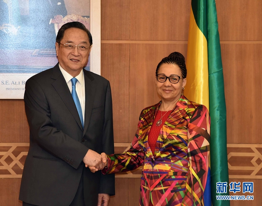 应加蓬参议院议长米勒布邀请,4月11日至13日,全国政协主席俞正声对加蓬进行正式友好访问。这是4月12日,俞正声在利伯维尔同加蓬参议院议长米勒布举行会谈。 新华社记者 高洁 摄 应加蓬参议院议长米勒布邀请,4月11日至13日,全国政协主席俞正声对加蓬进行正式友好访问。这是4月12日,俞正声在利伯维尔同加蓬参议院议长米勒布举行会谈。 新华社记者 高洁 摄