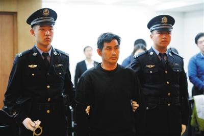 重婚男娶四妻获刑近2年 结婚证全国联网存漏洞