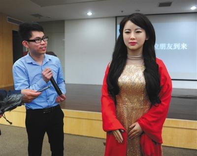 高颜值机器人&ldquo;佳佳&rdquo;走红 善良勤恳智慧