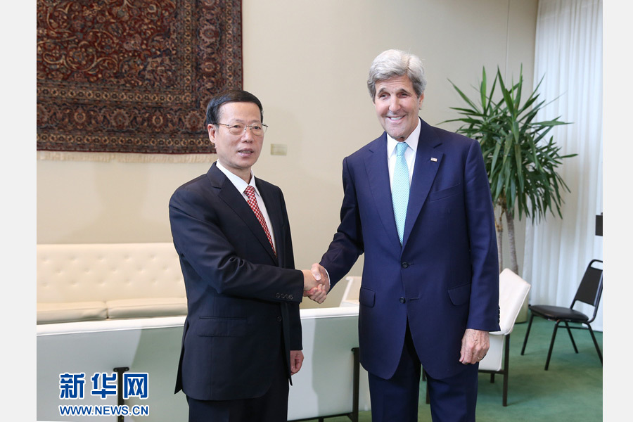 4月22日，中国国家主席习近平特使、国务院副总理张高丽在纽约会见出席《巴黎协定》高级别签署仪式的美国国务卿克里。 新华社记者姚大伟摄