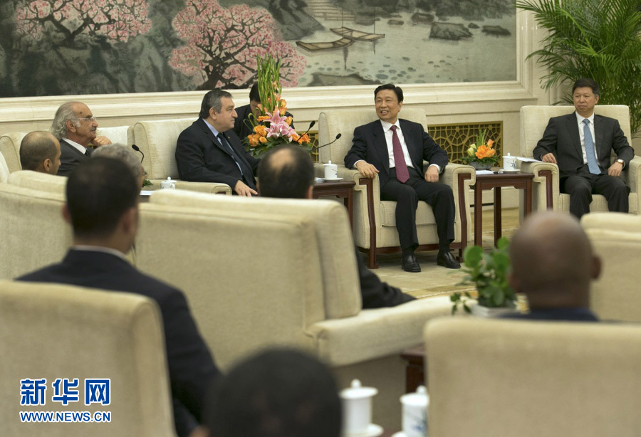 4月25日，国家副主席李源潮在北京人民大会堂会见出席“中国－阿拉伯国家政党对话会”的外方代表。 新华社记者马占成摄