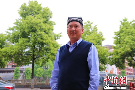 湖北民警助維族女孩尋親續：民警與維族家庭&ldquo;結親&rdquo;