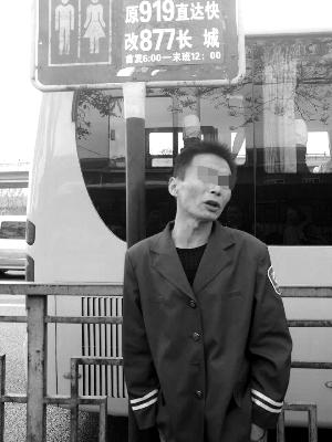 暗访北京一日游:彪形大汉威逼游客加钱看杂技