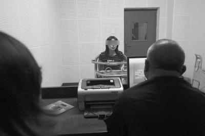 涉黄会所藏身豪华公寓 借大众点评和美团招嫖