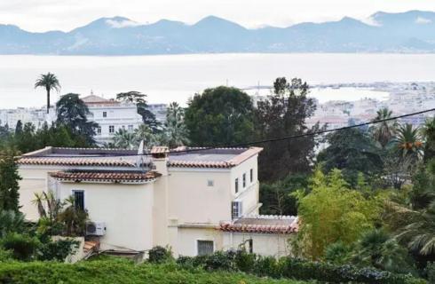 薄熙来法国别墅外观，面朝戛纳海湾。