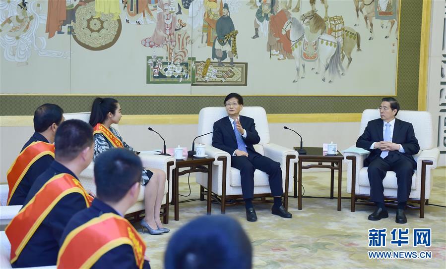 (XHDW)孟建柱会见买买提江·托乎尼牙孜同志先进事迹报告团