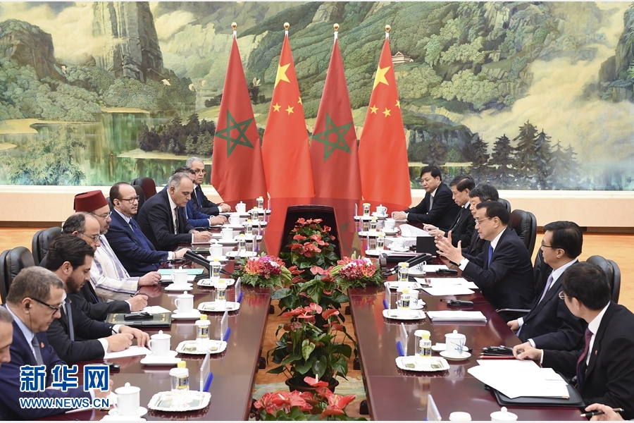 5月12日，国务院总理李克强在北京人民大会堂会见来华进行国事访问的摩洛哥国王穆罕默德六世。 新华社记者 谢环驰 摄
