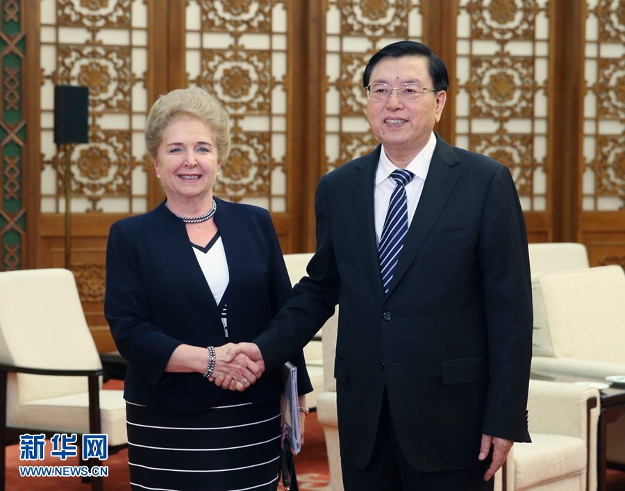  5月16日，全国人大常委会委员长张德江在北京人民大会堂会见匈牙利国会常务副主席玛特劳伊。 新华社记者 姚大伟 摄 