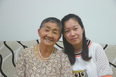 80岁“宜宾最美奶奶” 孙女掌镜把青春拍回来