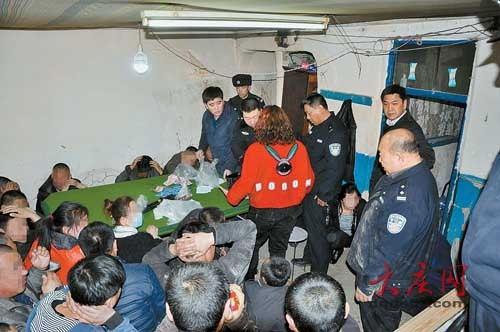 大庆警方端掉地下赌博窝点 民警抓31名涉赌人员