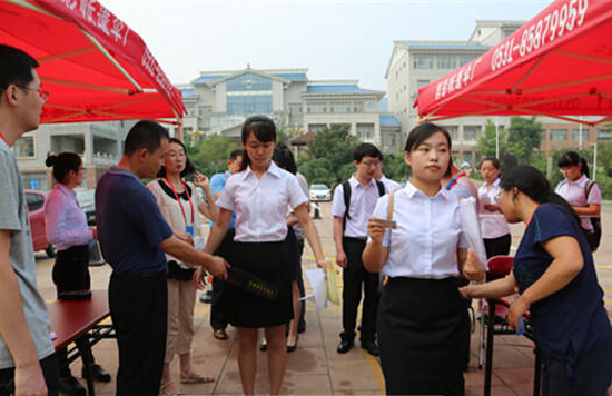 有考生因“自报家门”当场判零分