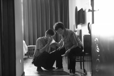 每每想到儿子,老两口痛不欲生。