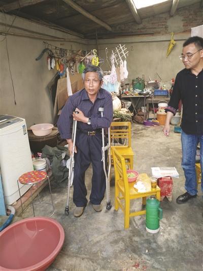 两年的治疗已经让丢铱事件受害者王尚文家徒四壁。