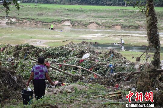 探访湖北红安灾后现场:民众重整家园