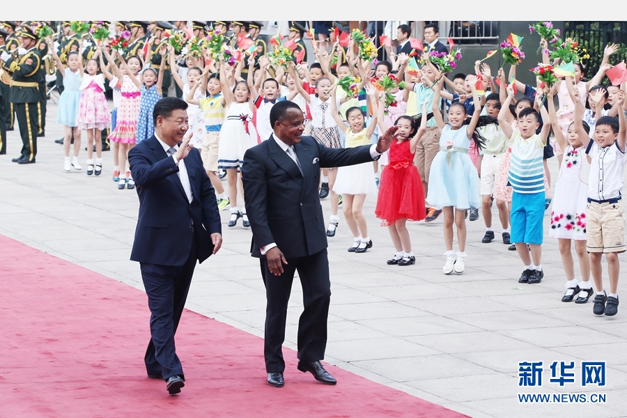 7月5日，國家主席習近平在北京人民大會堂同剛果共和國總統薩蘇舉行會談。會談前，習近平在人民大會堂東門外廣場為薩蘇舉行歡迎儀式。新華社記者姚大偉攝