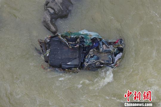 湖北夷陵暴雨引发山洪民房一楼被&ldquo;掏空&rdquo;（图）