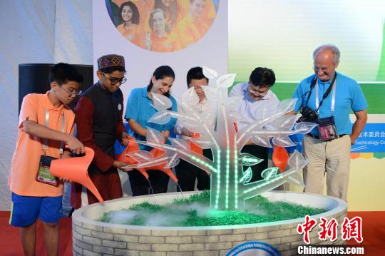 上海国际青少年科技博览会开幕科技新作亮点多