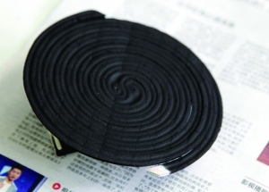 第二组:不拆分,放蚊香架上点,自动分离