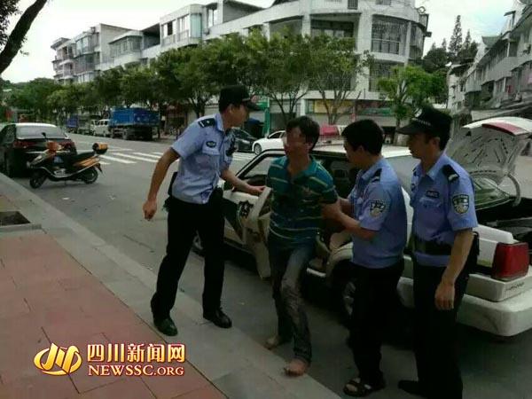 四川一男子因感情纠纷 超市买刀砍营业员