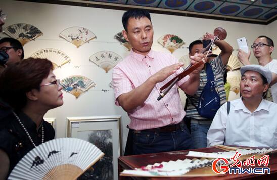 首届折扇文化展暨纪念建党95周年献礼展在京