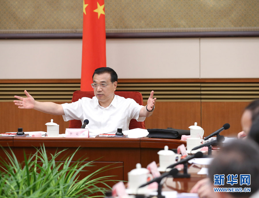  7月18日，中共中央政治局常委、国务院总理李克强在北京主持召开各省（区、市）政府负责人促进社会投资健康发展工作会议，作出进一步部署。     中共中央政治局常委、国务院副总理张高丽出席。 新华社记者 庞兴雷 摄 