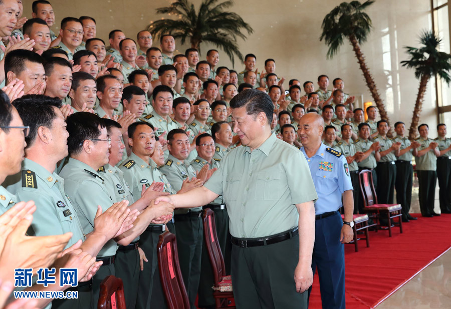 7月18日至20日,中共中央总书记、国家主席、中央军委主席习近平在宁夏调研考察。这是7月19日,习近平在银川亲切接见驻宁夏部队师以上领导干部和团级单位主官,代表党中央和中央军委向驻宁夏部队全体官兵致以诚挚问候。新华社记者李刚摄 7月18日至20日,中共中央总书记、国家主席、中央军委主席习近平在宁夏调研考察。这是7月19日,习近平在银川亲切接见驻宁夏部队师以上领导干部和团级单位主官,代表党中央和中央军委向驻宁夏部队全体官兵致以诚挚问候。新华社记者李刚摄