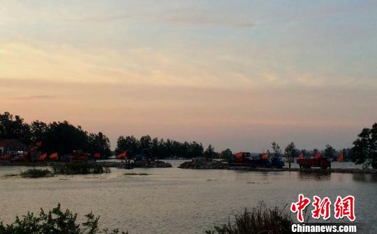 快讯：湖北黄梅考田河溃口封堵完成